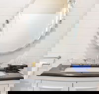 Grandview Accommodation - The Flaxley Apartments - Sunshine Coast Guide