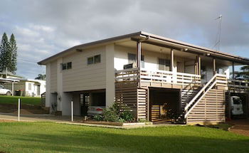 Aztra Apartments - Sunshine Coast Guide 0