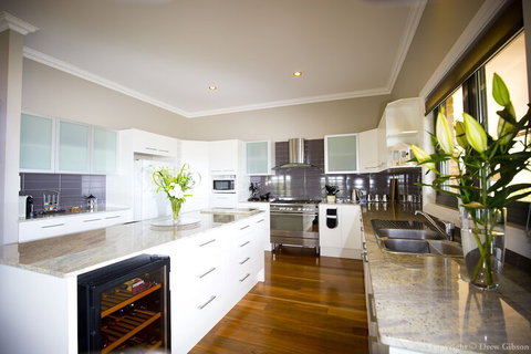 Paradise Hill - Sunshine Coast Guide 1