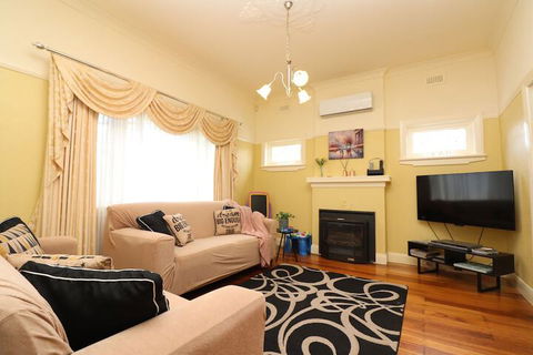 Brunswick Renaissance - Rejuvenate Stays - Sunshine Coast Guide 5