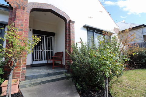 Brunswick Renaissance - Rejuvenate Stays - Sunshine Coast Guide 1