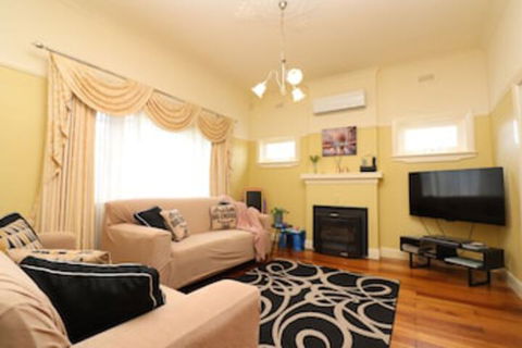 Brunswick Renaissance - Rejuvenate Stays - Sunshine Coast Guide 0