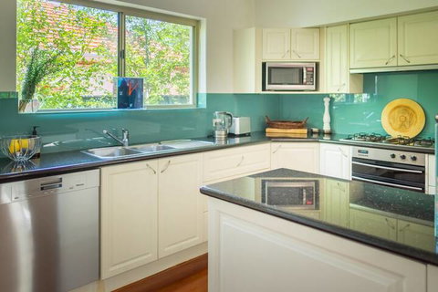 The Kinninmont House - Sunshine Coast Guide 3