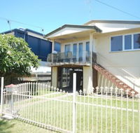 Spacious 2-Storey Home By The Bay Sleeps 12 - Sunshine Coast Guide