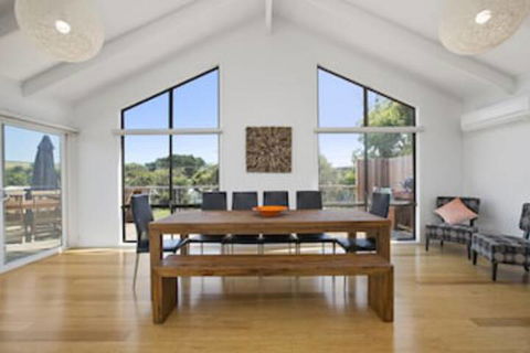 Smith Beach Getaways Beachwood House - Sunshine Coast Guide 0
