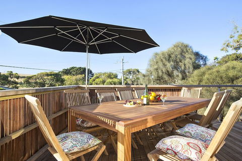 Smith Beach Getaways Beachwood House - Sunshine Coast Guide 6