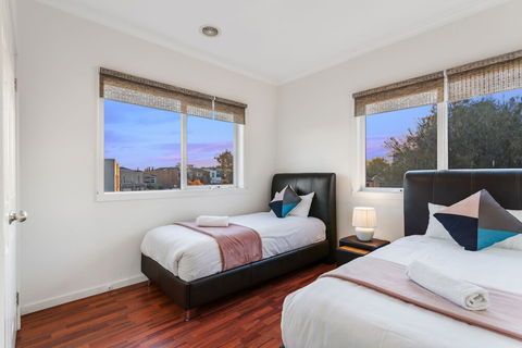 City Condo - Melbourne - Sunshine Coast Guide 5