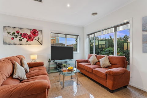 City Condo - Melbourne - Sunshine Coast Guide 3