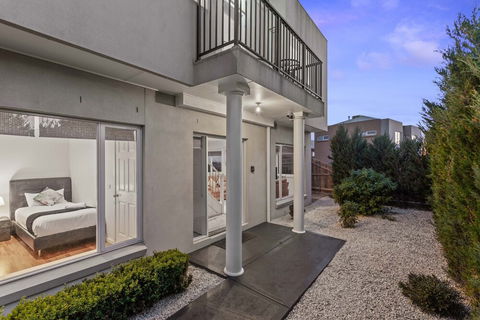 City Condo - Melbourne - Sunshine Coast Guide 0