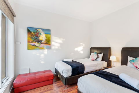 City Condo - Melbourne - Sunshine Coast Guide 6