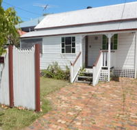 Charming Private 3-Bedroom Cottage By The Bay - Sunshine Coast Guide