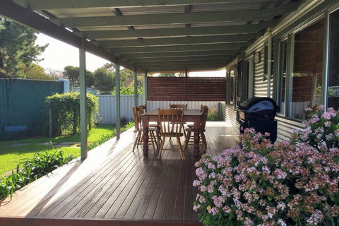Peppermint House - Sunshine Coast Guide 1