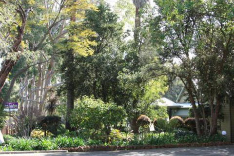 Two Sisters Chalets - Sunshine Coast Guide 0