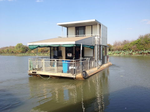 Corroboree Houseboats - Sunshine Coast Guide 0