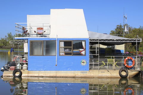 Corroboree Houseboats - Sunshine Coast Guide 2