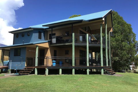 DRIFTWOOD - Sunshine Coast Guide 1