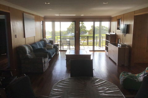DRIFTWOOD - Sunshine Coast Guide 4