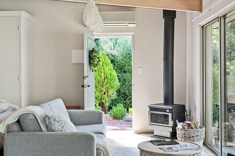 Adelaide Hills Retreats - Sunshine Coast Guide 5