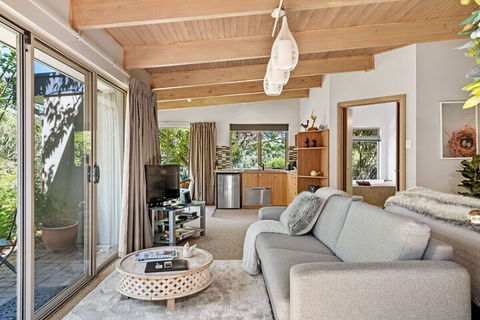 Adelaide Hills Retreats - Sunshine Coast Guide 7