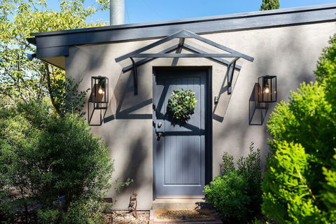 Adelaide Hills Retreats - Sunshine Coast Guide 2