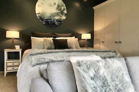 Adelaide Hills Retreats - Sunshine Coast Guide 0