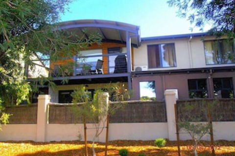 Dunsborough Deluxe Villa Retreat - Sunshine Coast Guide 0