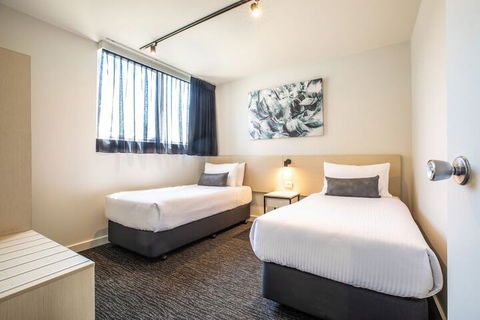 Nightcap At Westside Hotel - Sunshine Coast Guide 3