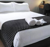 Lakeside Retreat  Business - Sunshine Coast Guide