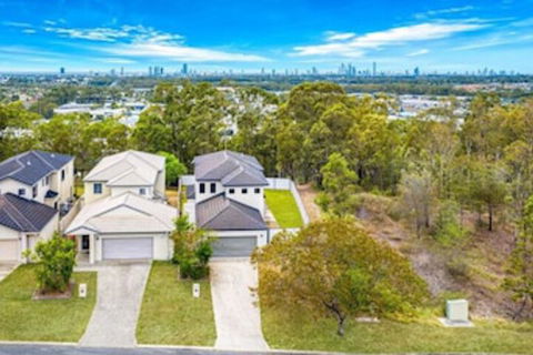 Central Gold Coast Large, Modern, Elevated Home - Sunshine Coast Guide 1