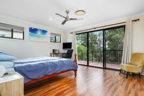 Central Gold Coast Large, Modern, Elevated Home - Sunshine Coast Guide 5