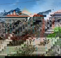 Stunning Inner City House Close to Fish Market - Sunshine Coast Guide