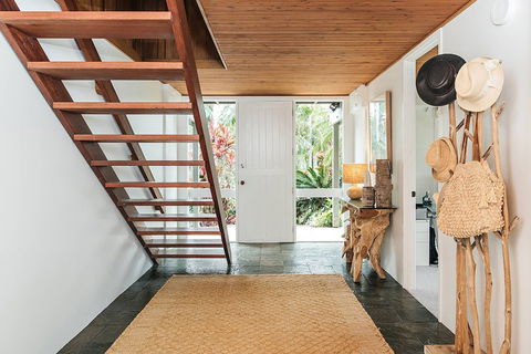 A PERFECT STAY - Cape Breeze - Sunshine Coast Guide 1