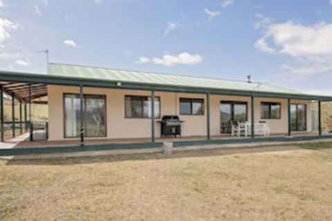 Peak View House - Sunshine Coast Guide 0