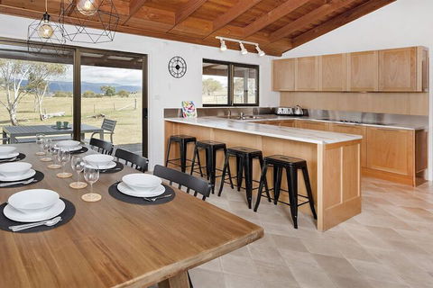 Peak View House - Sunshine Coast Guide 3