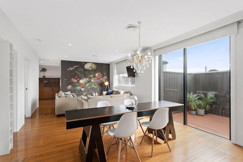 A PERFECT STAY - Manallack Apartments - Sunshine Coast Guide 5