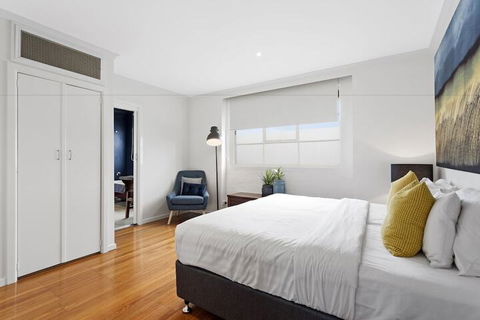 A PERFECT STAY - Manallack Apartments - Sunshine Coast Guide 3