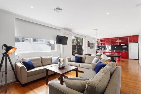 A PERFECT STAY - Manallack Apartments - Sunshine Coast Guide 6