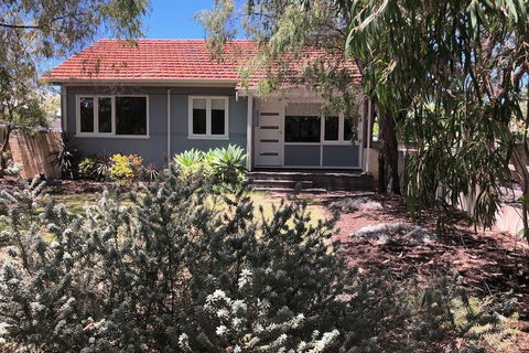 Barefoot Beach Cottage - Sunshine Coast Guide 3