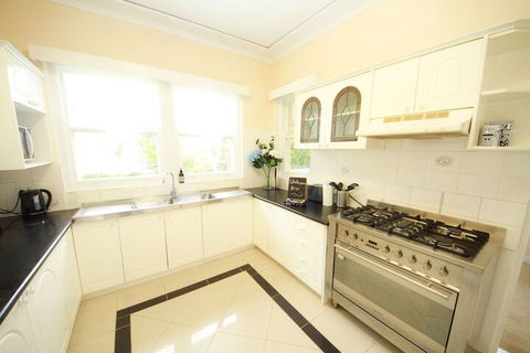 Baulkham Hills Beauty - Sunshine Coast Guide 6
