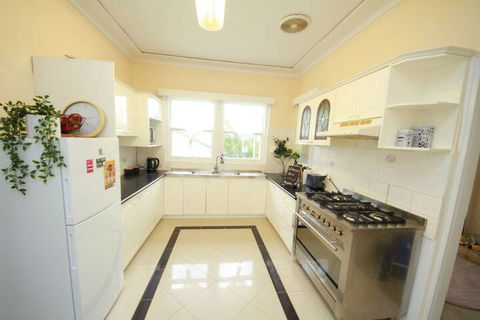 Baulkham Hills Beauty - Sunshine Coast Guide 5