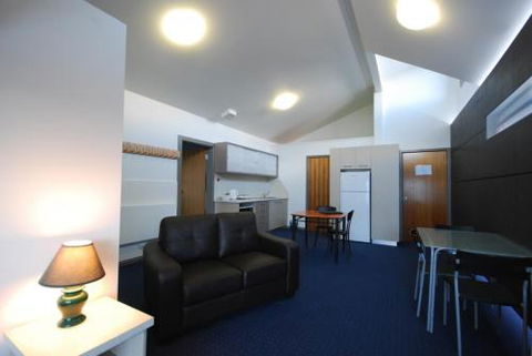 Alpine Heights 1 Bedroom Penthouse MHA - Sunshine Coast Guide 3