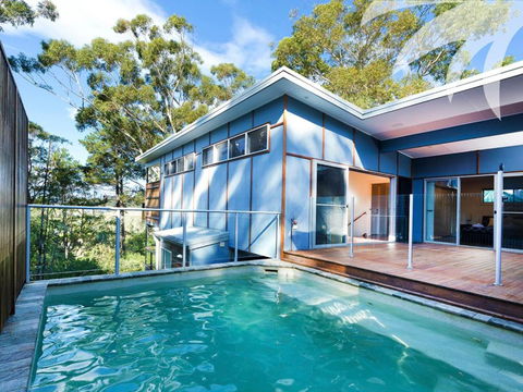 Akama - Sunshine Coast Guide 2