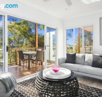 Avalon Tree House - Sunshine Coast Guide