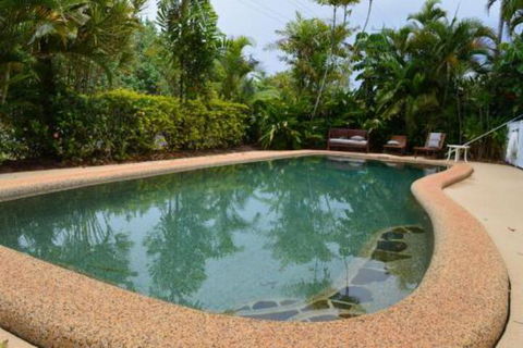 Endless Summer - Sunshine Coast Guide 1