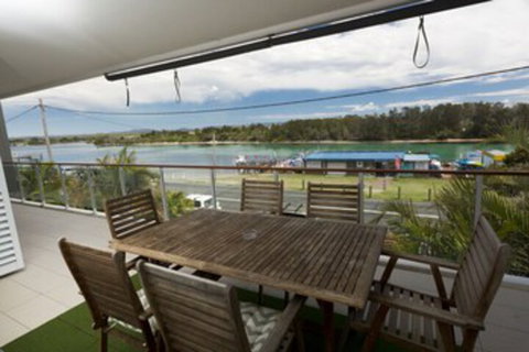 Waterline 202 - Sunshine Coast Guide 0
