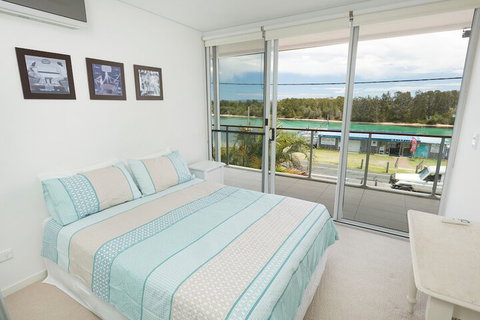 Waterline 202 - Sunshine Coast Guide 5