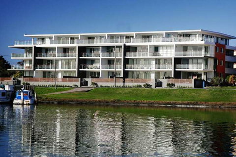 Waterline 202 - Sunshine Coast Guide 1