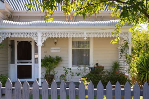 Clementine - Sunshine Coast Guide 0