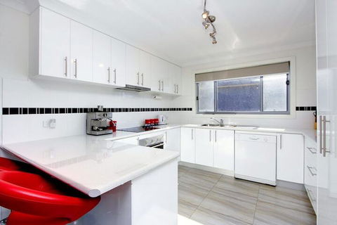 47 Anderson With Pool In Cowes - Sunshine Coast Guide 2