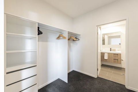 Astra Apartments Broadmeadow - Sunshine Coast Guide 4